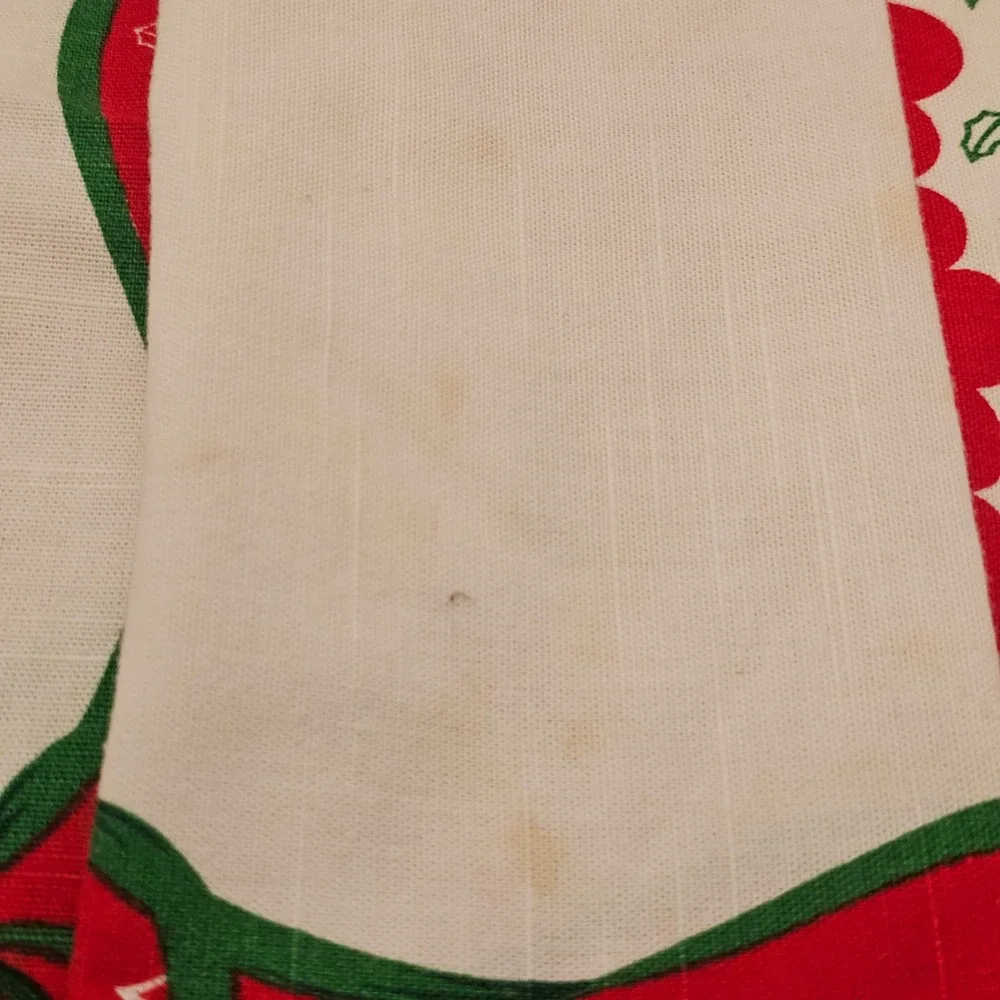 Vintage Christmas Napkins Set of 7 Red Green Holly Bow Scalloped 19x20 READ